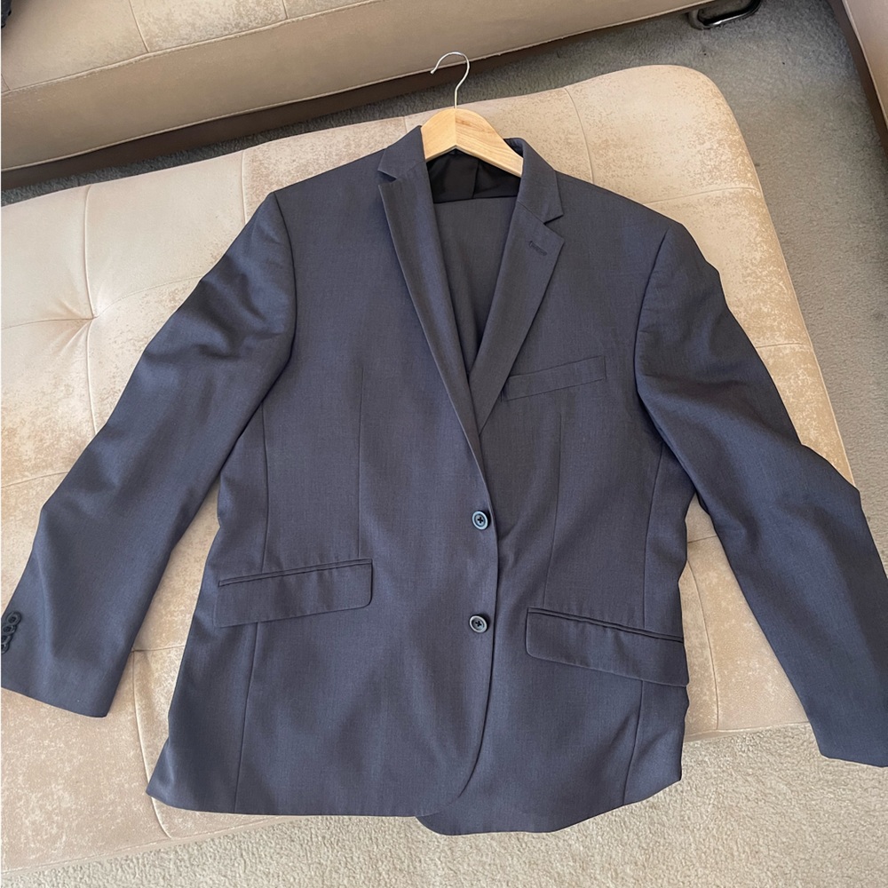 Kenneth Cole Reaction Mens Suit